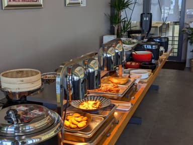 美しい景色を眺めながらお食事を楽しめるビュッフェレストラン