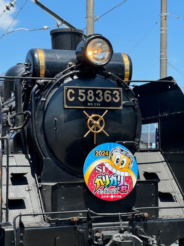 ガリガリ君×秩父鉄道　12回目のコラボ記念
「ガリガリ君が秩父鉄道に遊びにやってくる2025」
8月1日(金)より開催！
SL運行、アイスバー型記念乗車券販売やシールラリーを実施