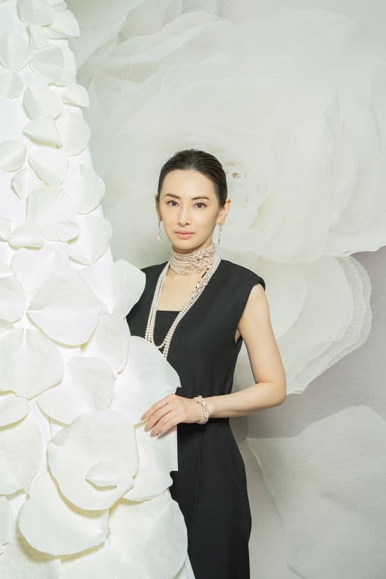 北川景子、ミキモトのジュエリーを纏ってパリ・ヴァンドーム広場へ
　ミキモトパリ店を初訪問、スペシャルムービー公開