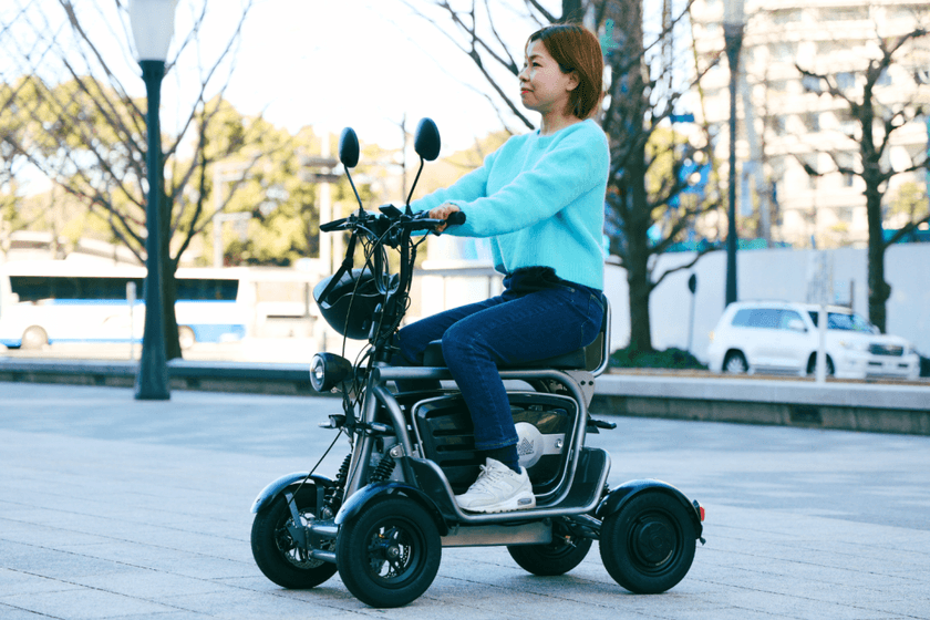 免許いらずで、自由に移動できる特定小型四輪
「ELEMOs4 REBORN」がオートバックスで販売開始！
