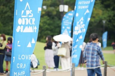 ドーム内はクラフトマンシップを極めたアウトドアメーカーで溢れる