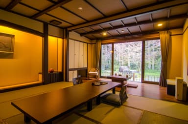 自然と調和する和モダンのお部屋