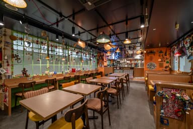 タイ料理研究所 エキュート赤羽みなみ店　内観