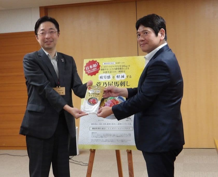 機能性表示食品「菅乃屋馬刺しモモスライス(冷凍)」の
開発と8月1日の発売に伴い、熊本県知事を表敬訪問