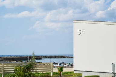 静かな港町
