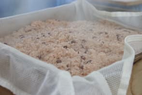 創業明治4年の老舗和菓子屋「又一庵」がつくるふっくら、もちもちのお赤飯