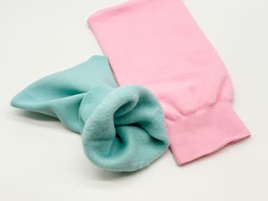 ひんやり長持ち保冷カバー(左：アイスブルー　右：アイスピンク)