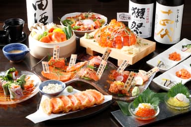 「サーモン部premiumコース」(10品＋2時間飲み放題、8&#44;580円)。