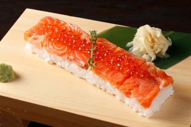 「極上サーモンの押し寿司」1&#44;628円