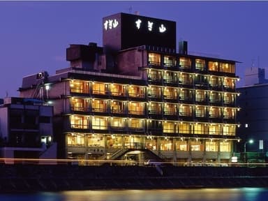 旅館「すぎ山」外観