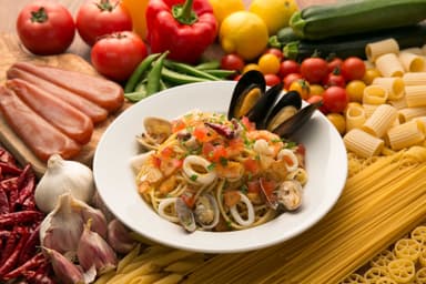 イタリア産カラスミを散らした魚介のペペロンチーノスパゲティ