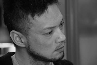 製作総指揮：折尾仁(特定非営利活動法人 JIN'S PROJECT　代表)