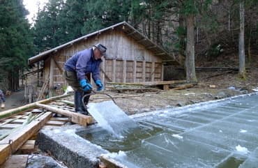 天然氷の切り出し2