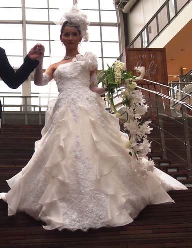 桂先生ウェディングドレスとブーケ1