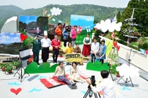 2014年メインビジュアル　Nadegata-Instant-Party（中崎透＋山城大督＋野田智子）,PHOTO-SPOT-PARTY,-2014年,六甲ケーブル　撮影：佐藤祐介