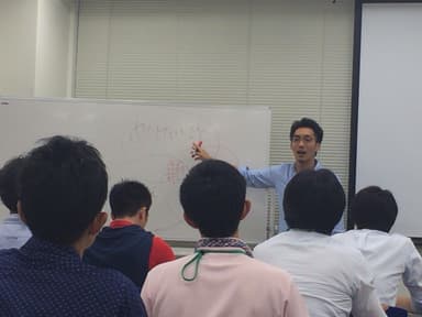 女装前のマーケティング講座の様子