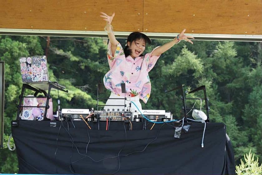アニソン×地域×文化祭の熱狂が長野・小諸に再び！
老舗温泉旅館で1泊2日のオタクの
修学旅行「こもろアニクラ文化祭2025」開催！
アニソン・温泉・料理を楽しむ2日間