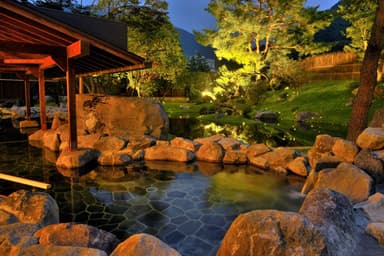 「蛍あかりの湯」露天風呂