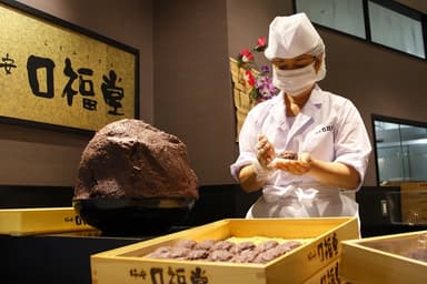 最終仕上げは店舗で一つひとつ丁寧に