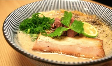ラム豚骨らーめん