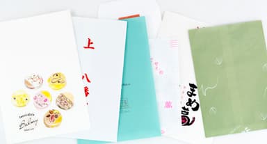 雑貨、神社、洋菓子店など風合いを活かしたデザイン