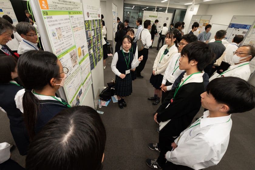 第20回高校化学グランドコンテスト最終選考会を
10月25日(土)、26日(日)に開催　
過去最高の国内外から115チームが参加　
上位入賞チームを海外に派遣