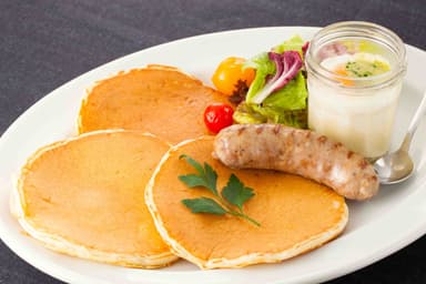 パンケーキw白銀豚のソーセージ＆エッグスラット　1,250円