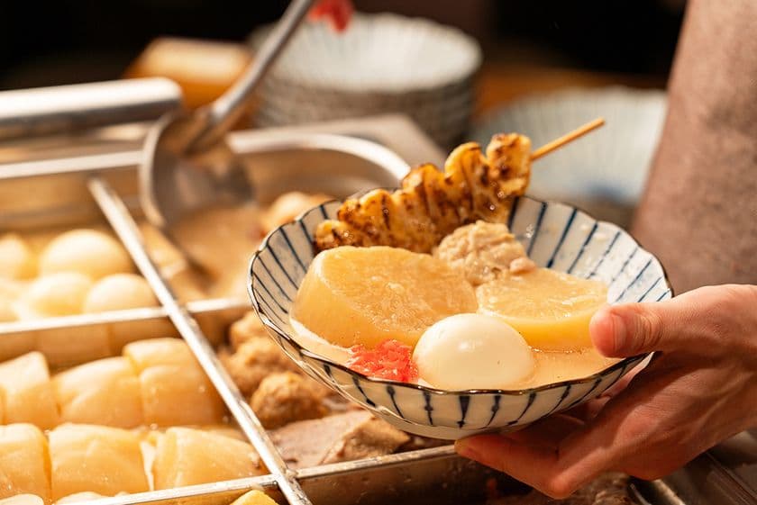 【新感覚】卓上でつくる本格もつ煮込みと
こだわりおでんが楽しめる！
名古屋栄に新業態『九州豚骨おでんと卓上もつ煮込み 
おすすめ屋』がニューオープン！