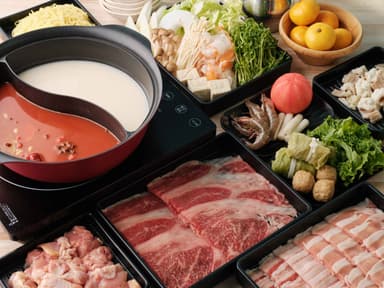 【黒毛和牛＆茶美豚＆備中高原鶏＜Premium＞選べるスープしゃぶしゃぶ鍋】（イメージ）