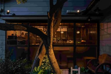 外から見る店内