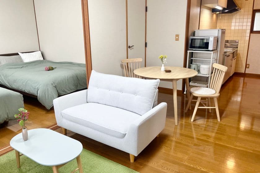 ─ 先着3組様20％OFF！函館・五稜郭へ徒歩5分。
木のぬくもりに包まれる滞在拠点 ─