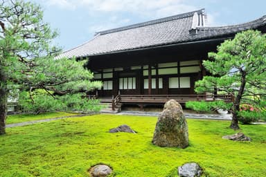 両足院　本堂前庭