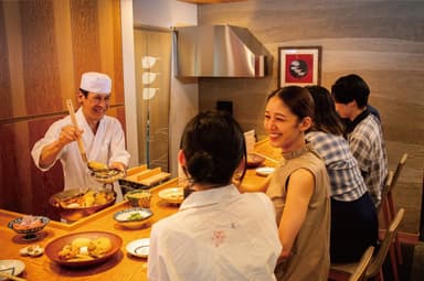 玄品お伝のカウンター_店内イメージ