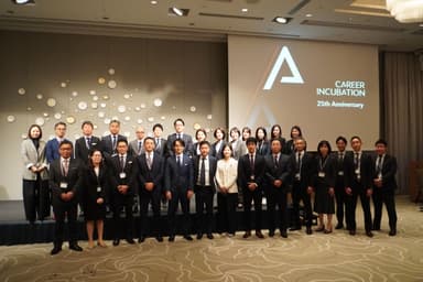 設立25周年感謝の会　キャリアインキュベーション社員集合写真