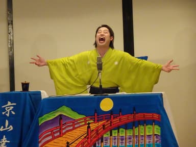 町田康原作の浪曲「パンク侍、斬られて候」公演中