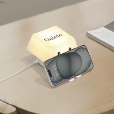 Deleteライトちゃん　スマホスタンドにもなる