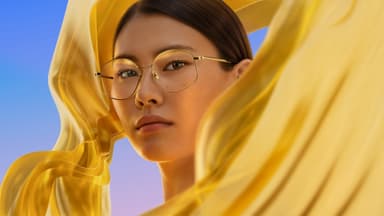 美しく肌になじむゴールドの反射光 1