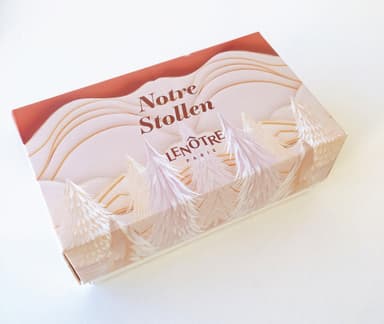 2025年限定デザインを施したシュトーレンのパッケージ