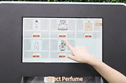 (1)香水を選ぶ イメージ