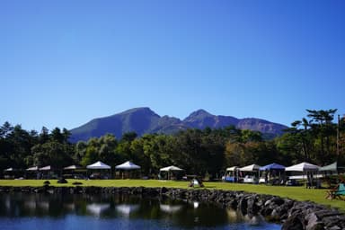 庭園でのマルシェイベント