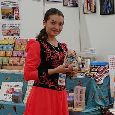 キルギスの民族衣装スタッフ例