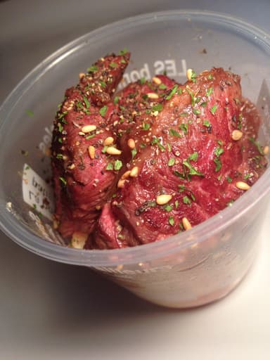 クリームポテトの上に肉三昧