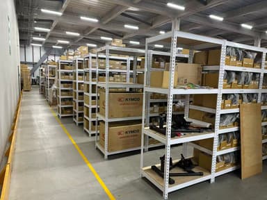 サービスセンターのパーツ倉庫