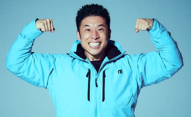 nnoum(ノアム)の最新モデルを着用するなかやまきんに君