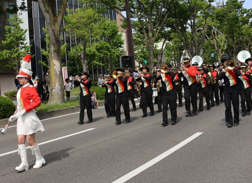 和歌山市の秋を彩る「けやきスペシャルパレード」開催！
生徒たちによる音楽パレードを実施！