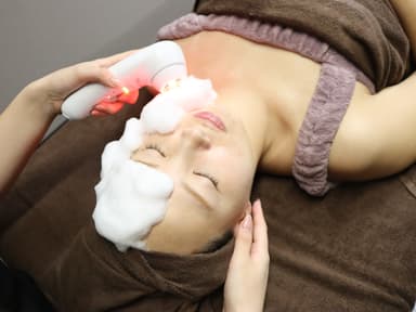 「イオン」×「ラジオ波」×「赤色LED照射」