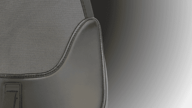 ほど良い光沢感のあるブラックカラー