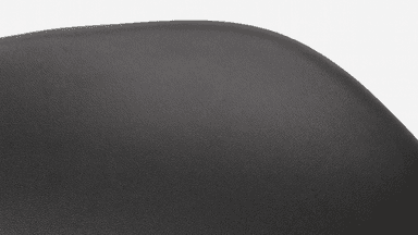 素材には高品質なブラックレザーを採用