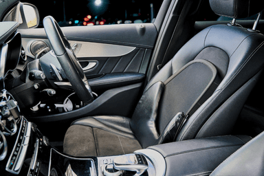 高級レザー際立つシンプルテザイン