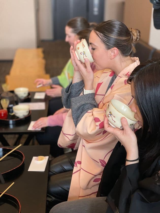 「抹茶バブル」到来　外国人中心に大抹茶ブーム
ニセコ初の外国人向け「茶道体験」が大人気
12月8日から第二回茶道体験会開催